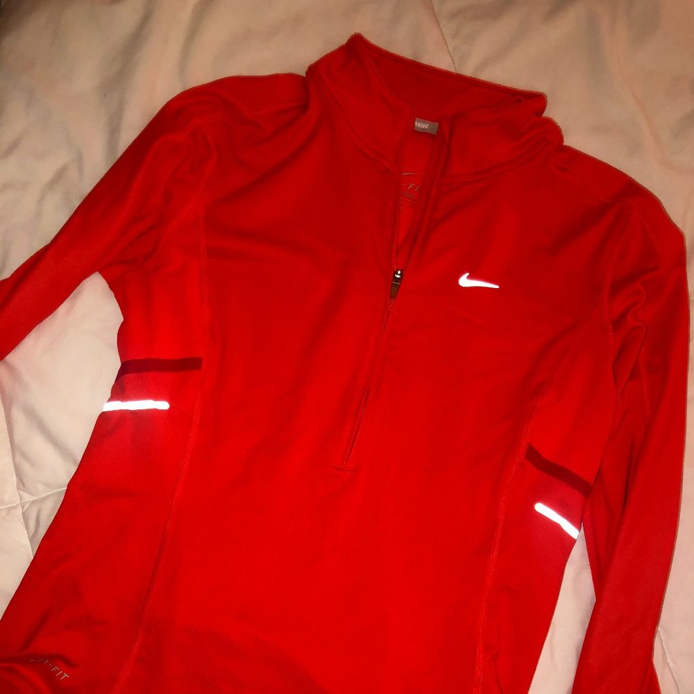 Lightweight Nike Women's Tech 1/4 Zip, Size Small